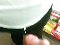 Cum fuq tifla (hi tmissx l-isperma bl-idejn)