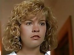 Żgħażagħ ellie cornell doċċa xena