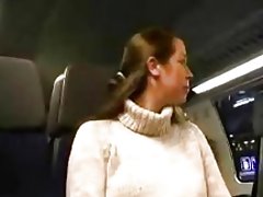Blowjob fuq il-ferrovija